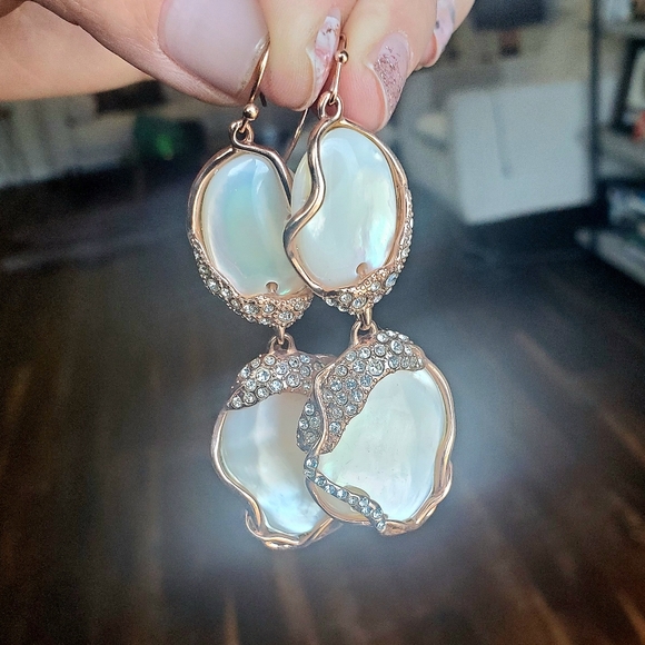 De Buman 18K Gold Plated Mother of Pearl Earrings - Picture 11 of 11